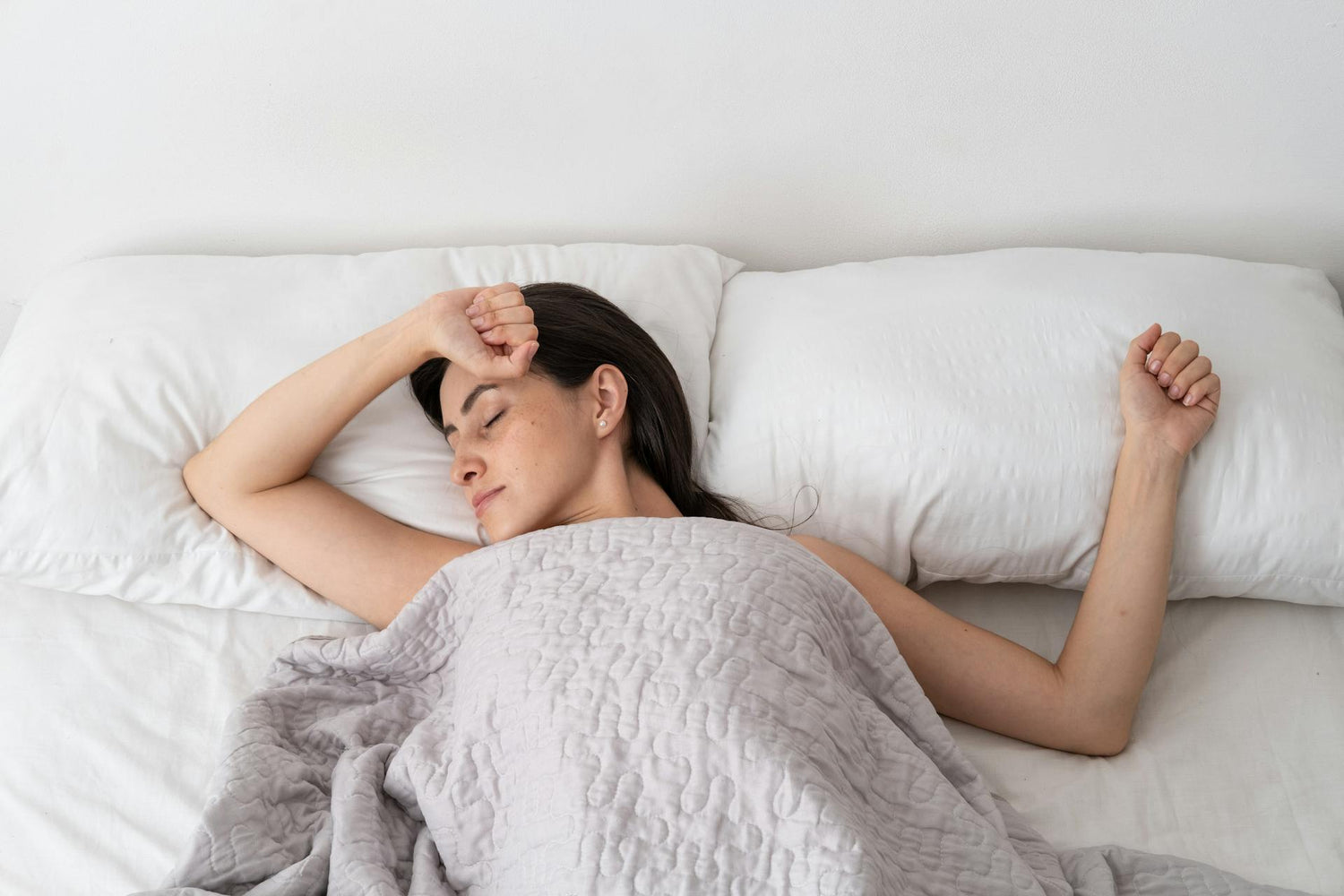 girl-sleeping-on her-back
